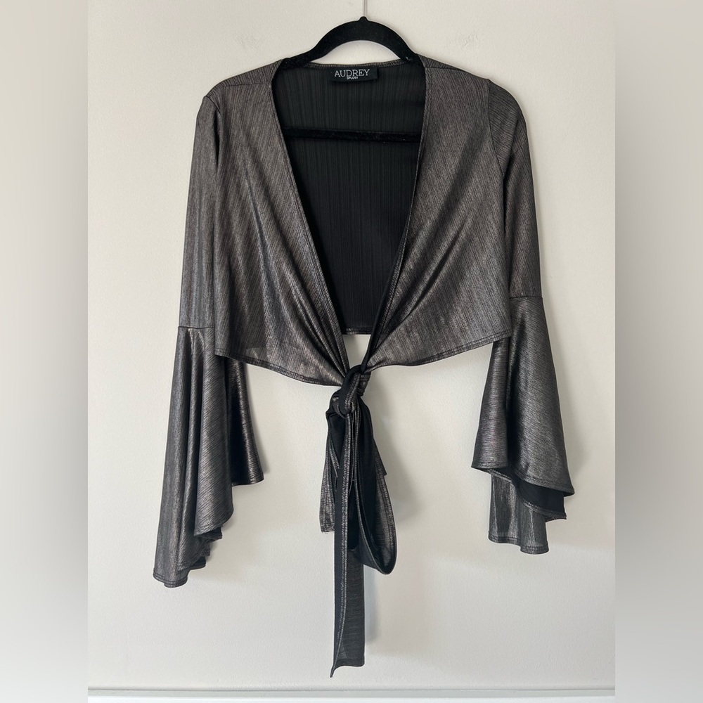 Audrey 3+1 Metallic Black Tie Front Bell Sleeve Crop Top Small